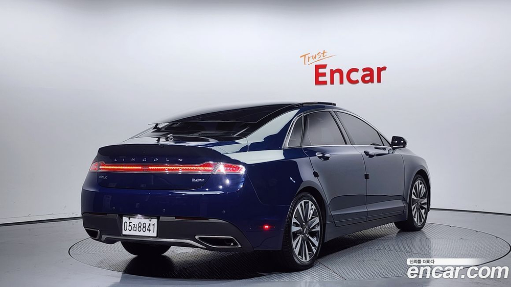 Lincoln New MKZ Hybrid (05.2020)