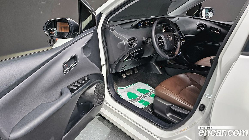 Toyota Prius 4 Generation 1.8 (10.2021)