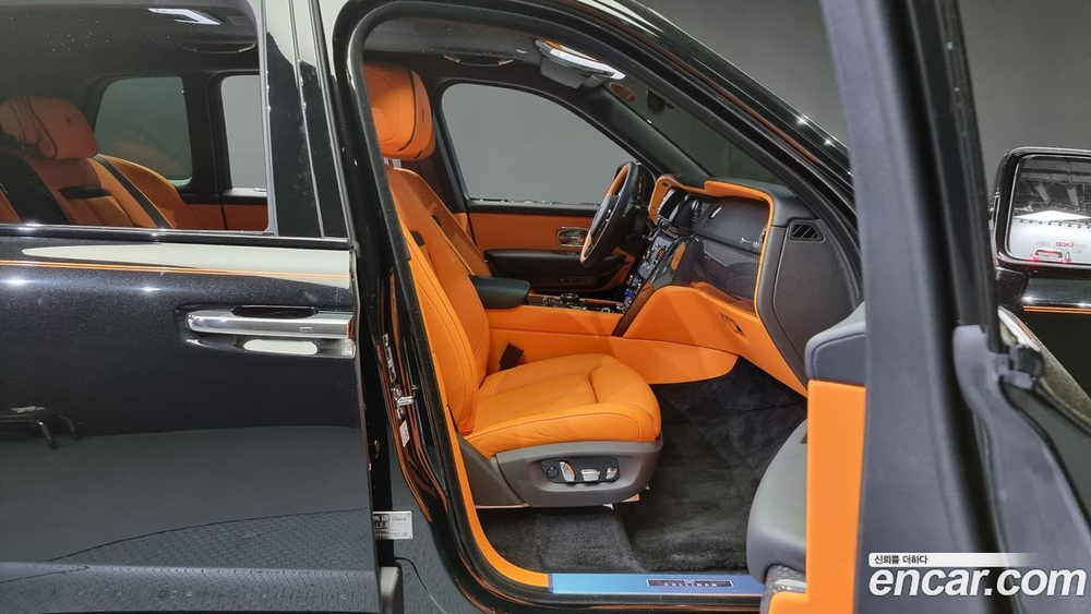 Rolls-Royce 컬리넌 6.7 V12 Черный 배지 (04.2023)