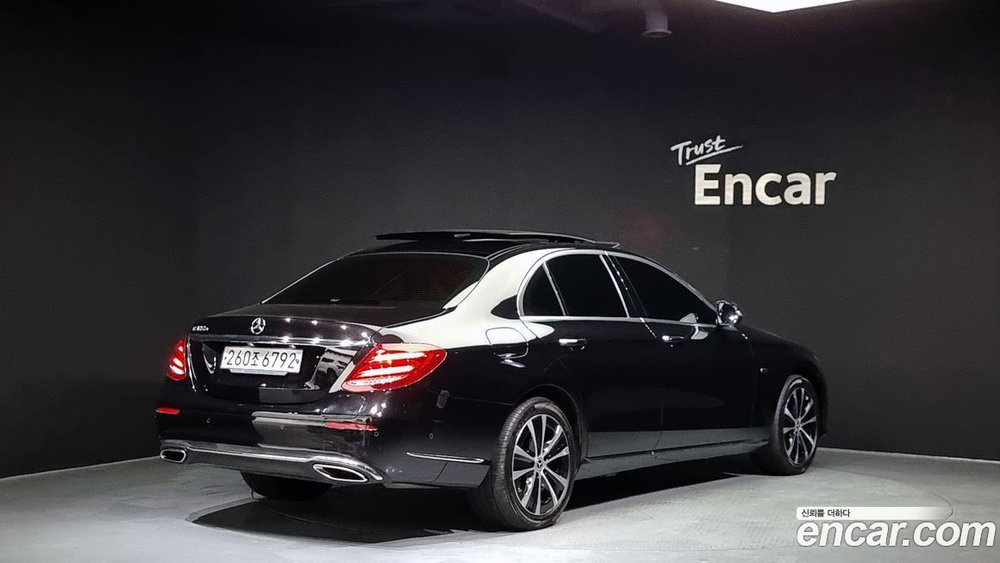 Mercedes-Benz E-Class W213 E300e Exclusive (11.2019)