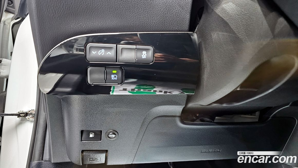 Toyota Prius 4 Generation 1.8 (10.2021)
