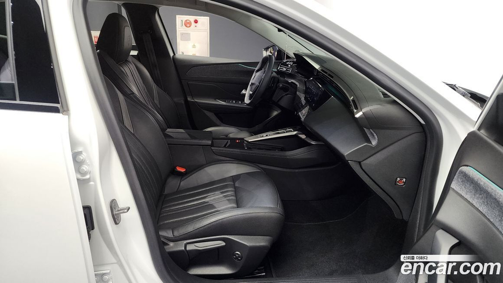 Peugeot 408 1.2 Pure Tech 알뤼르 (07.2023)