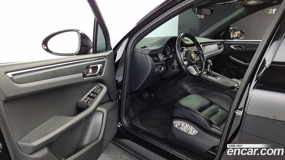 Porsche Macan 2.0 (03.2021)
