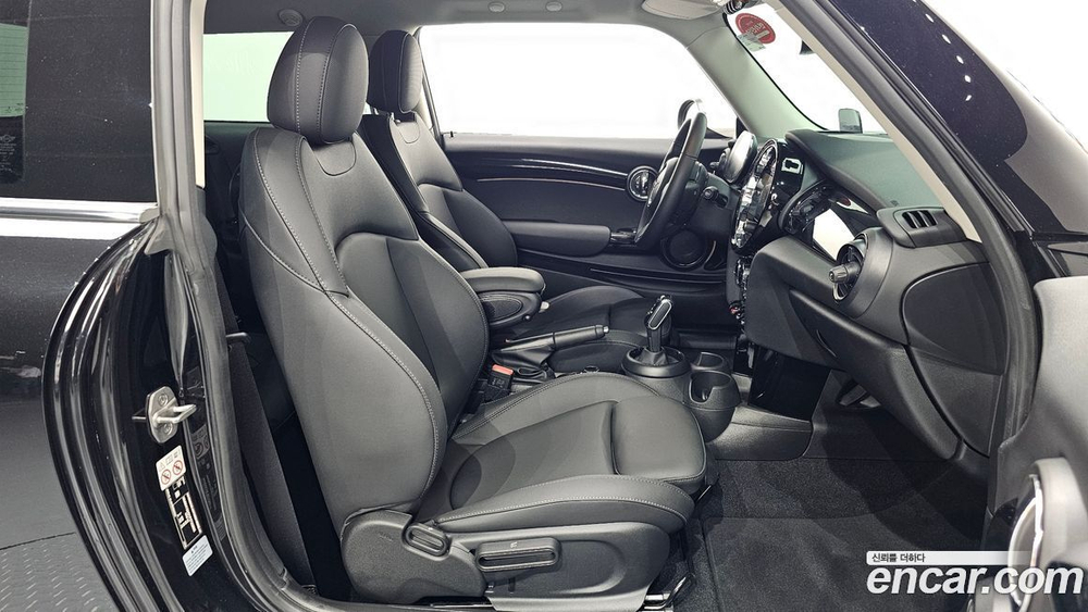 Mini Cooper Classic (09.2022)