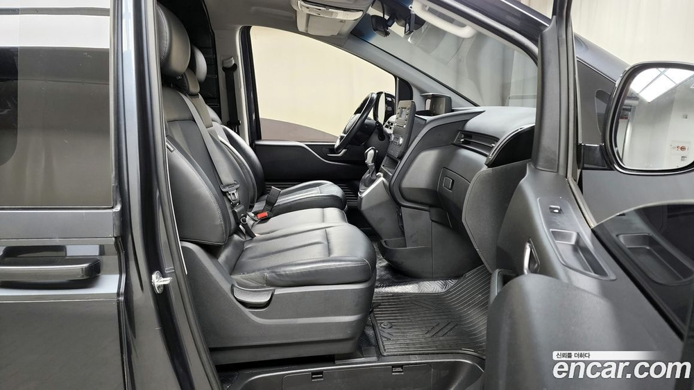 Hyundai Staria Cargo 3-х местный (05.2021)