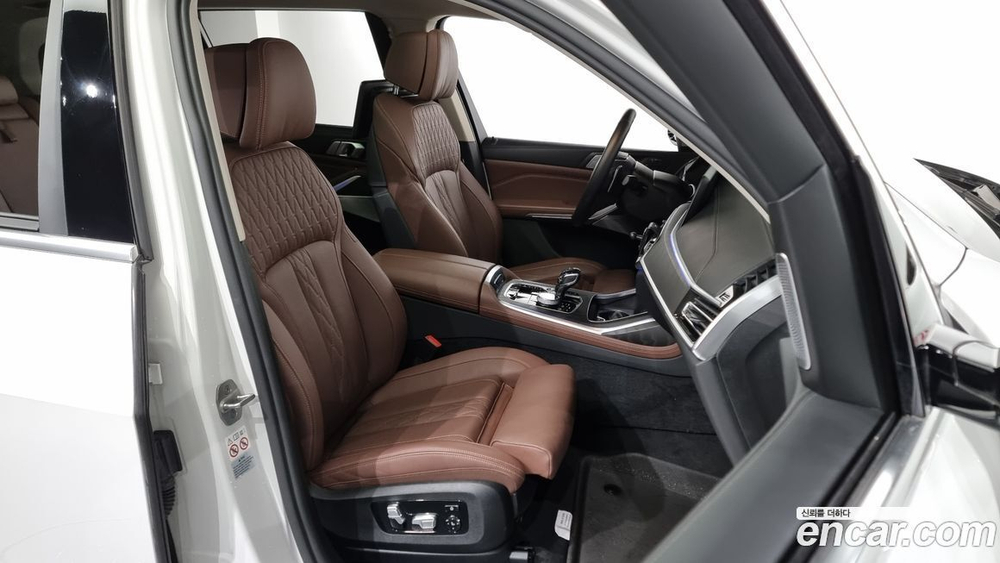 BMW X7 (G07) xDrive 40i Design Pure Excellence 7-и местный (10.2021)