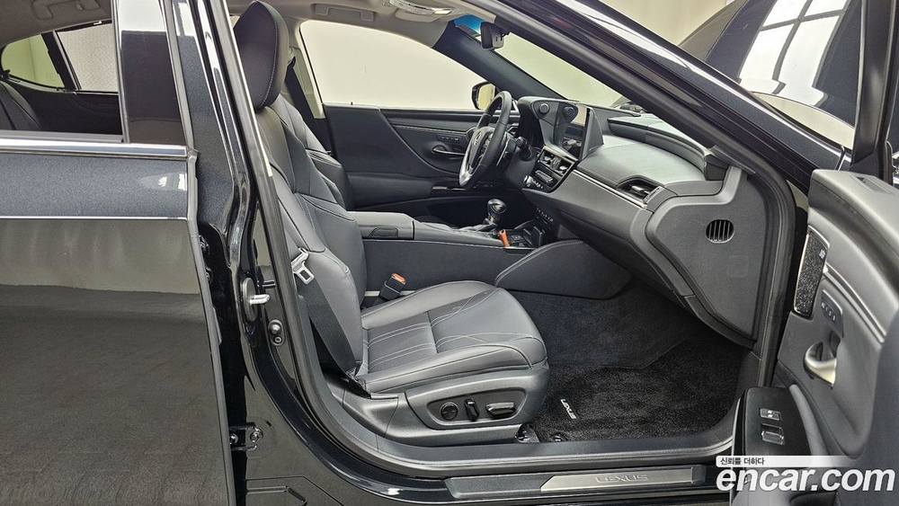 Lexus ES300h 7 Generation Executive (12.2021)