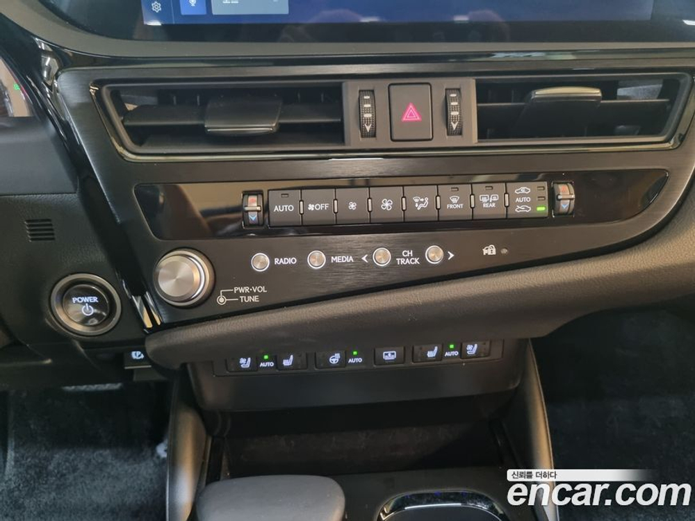 Lexus ES300h 7 Generation Luxury Plus (03.2023)