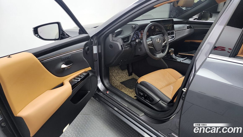 Lexus ES300h 7 Generation Luxury Plus (04.2023)