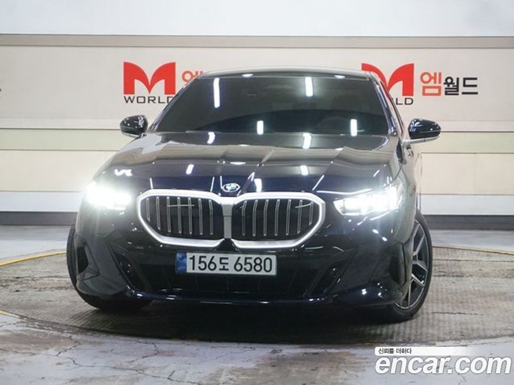 BMW 5 Series (G60) 520i M Sports (02.2024)