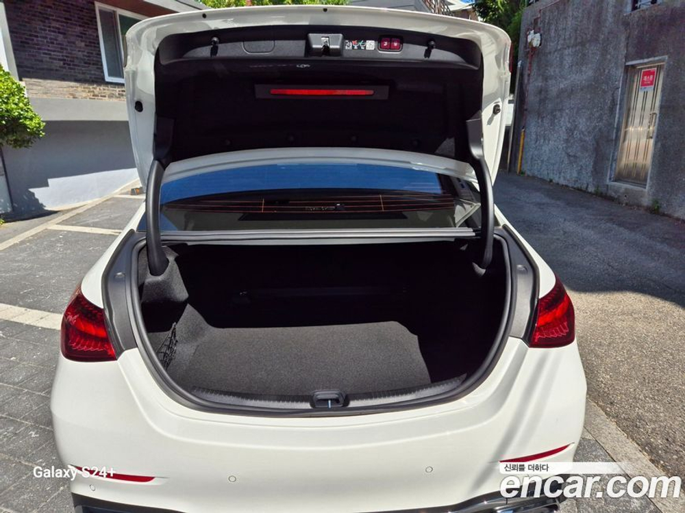 Mercedes-Benz C-Class W206 C300 4MATIC AMG Line (12.2023)