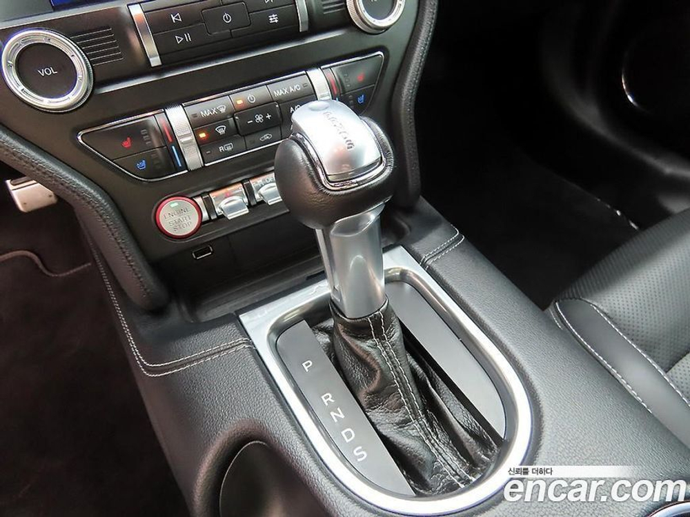 Ford Mustang Convertible (11.2021)