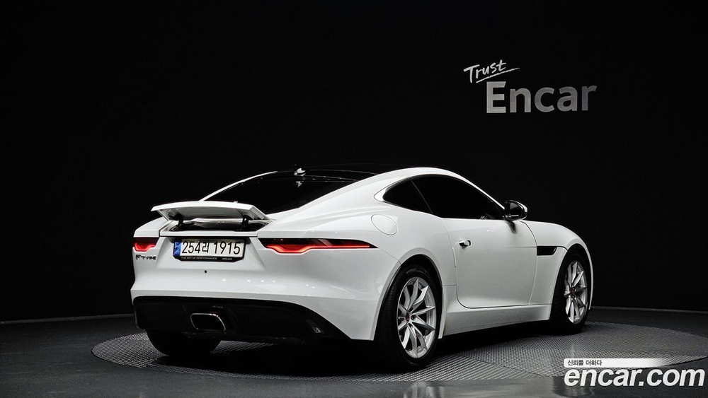 Jaguar F-TYPE P300 Coupe (12.2021)