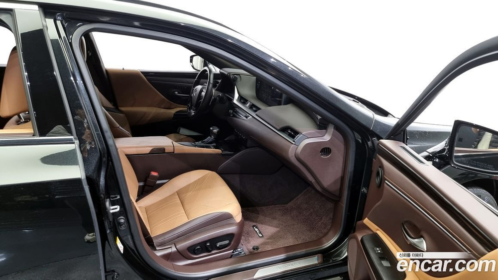 Lexus ES300h 7 Generation Luxury Plus (09.2019)