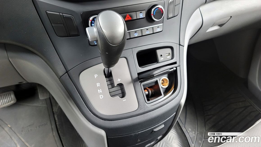 Hyundai The New Grand Starex Van 3-х местный (10.2019)