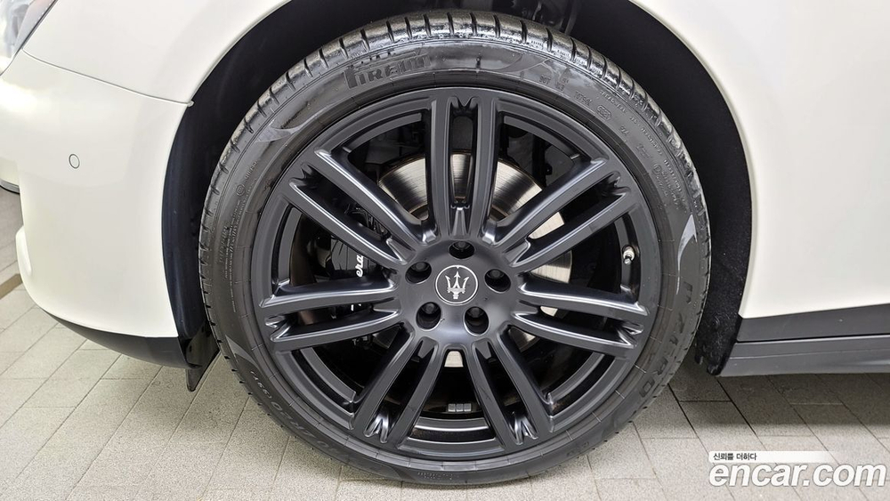 Maserati Ghibli 2.0 프라그먼트 Editions (06.2022)