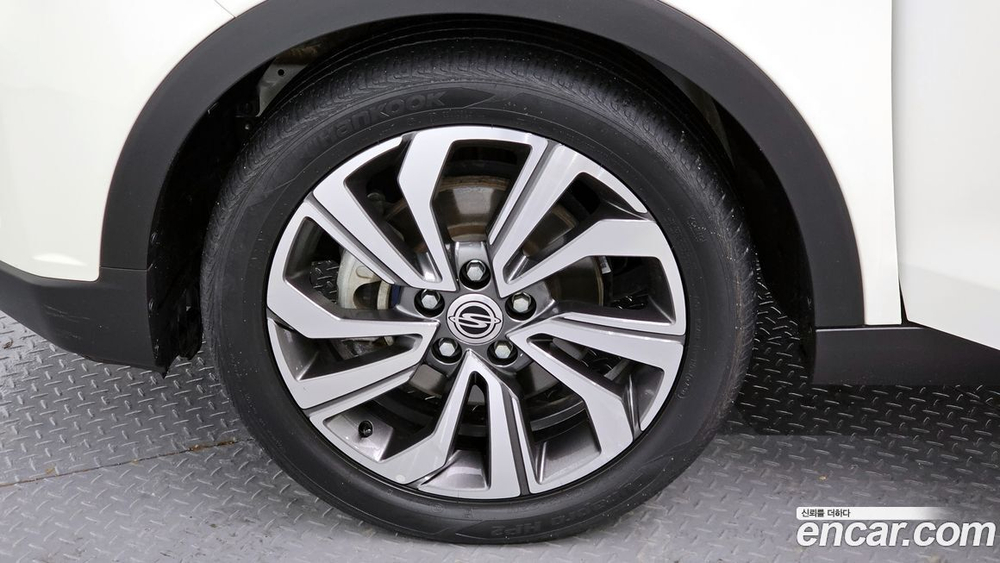 KG Mobility (Ssangyong) Very New Tivoli Бензин 1.5 2WD (11.2020)