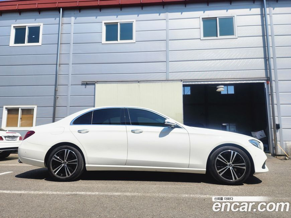Mercedes-Benz E-Class W213 E300 Avangarde (05.2020)