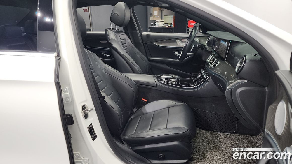 Mercedes-Benz E-Class W213 E350 4MATIC AMG Line (08.2019)