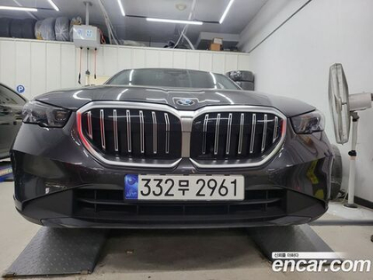 BMW 5 Series (G60) 520i (10.2023)