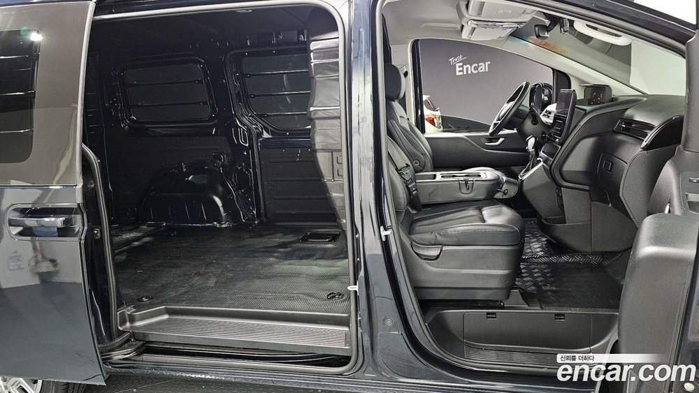 Hyundai Staria Cargo 3-х местный (06.2021)