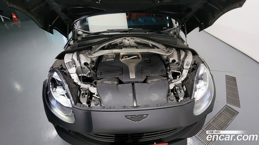 Aston Martin DBX 4.0 V8 (11.2020)