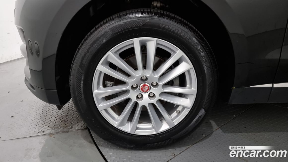 Jaguar F-PACE 20d Portfolio (11.2019)