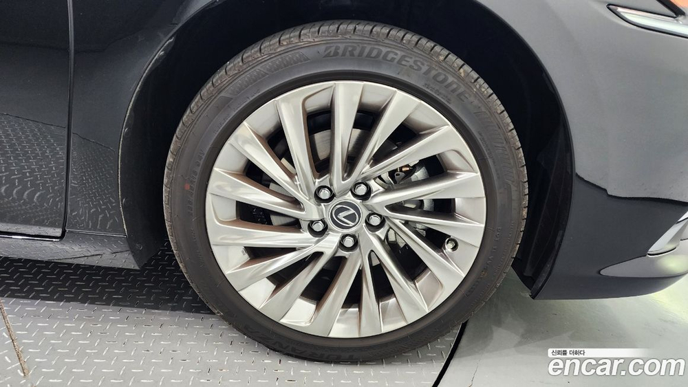 Lexus ES300h 7 Generation Executive (01.2024)