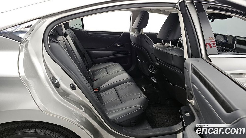 Lexus ES300h 7 Generation Luxury Plus (05.2022)