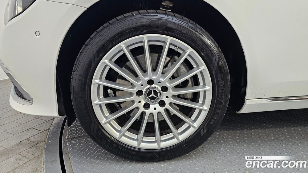 Mercedes-Benz E-Class W213 E220d 4MATIC Exclusive (03.2023)