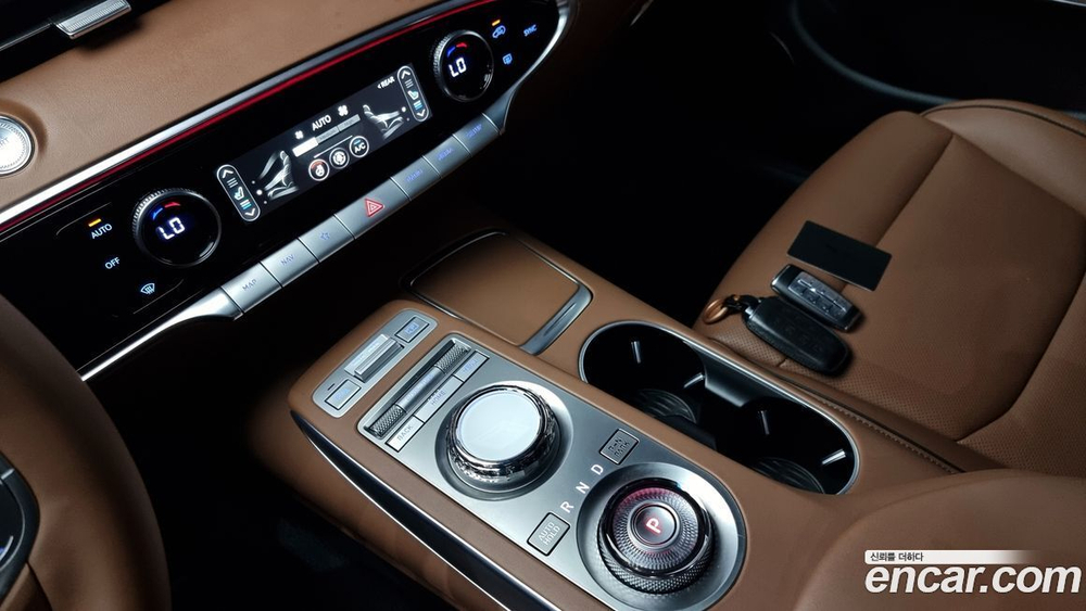 Genesis GV70 2.5T Бензин 2WD (01.2022)