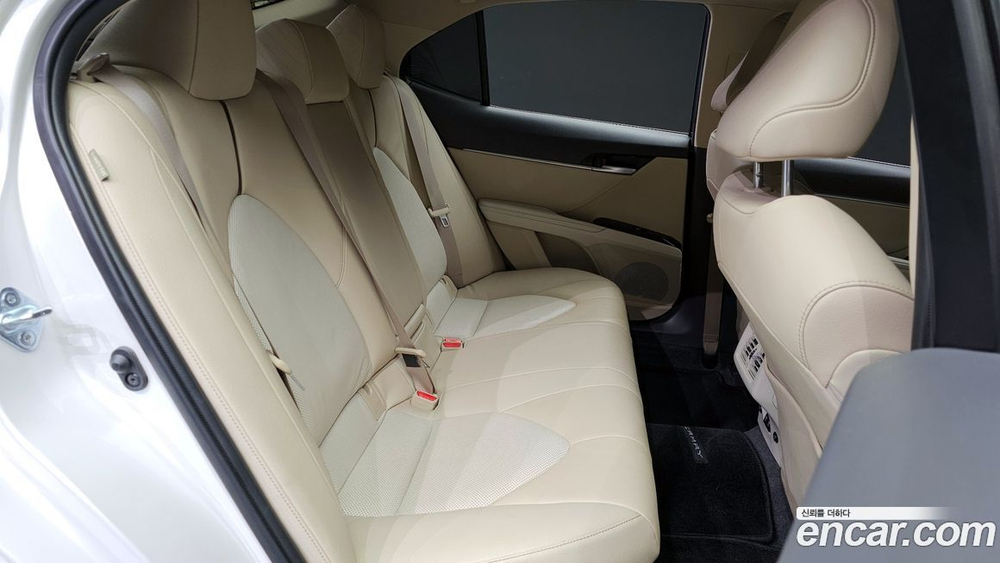Toyota Camry (XV70) 2.5 XLE Hybrid (05.2020)