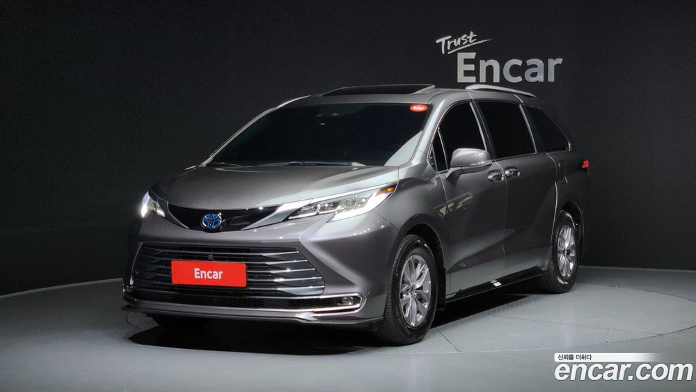 Toyota Sienna 4 Generation 2.5 Hybrid AWD (06.2021)
