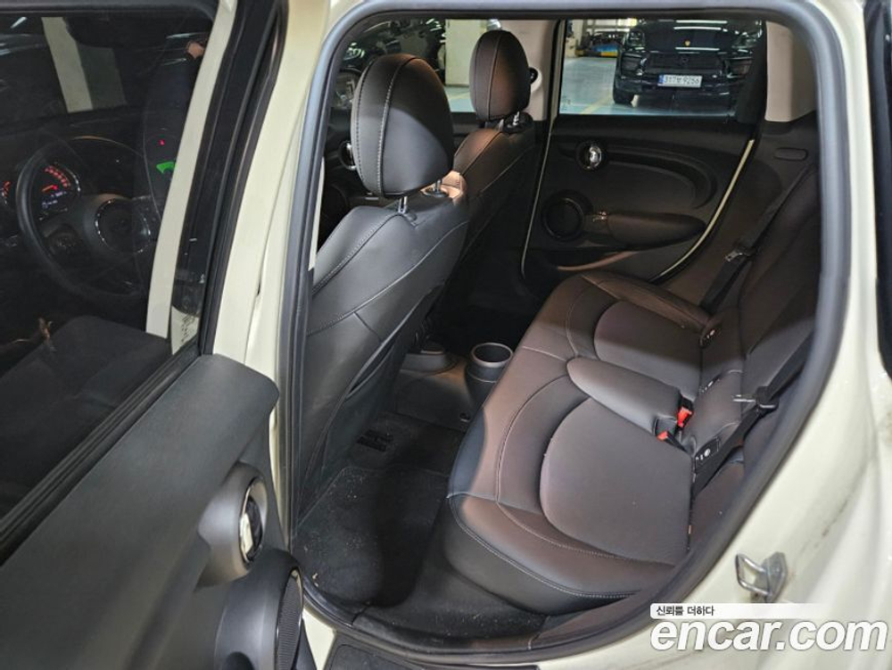 Mini Cooper 5 дверей Basic (03.2020)
