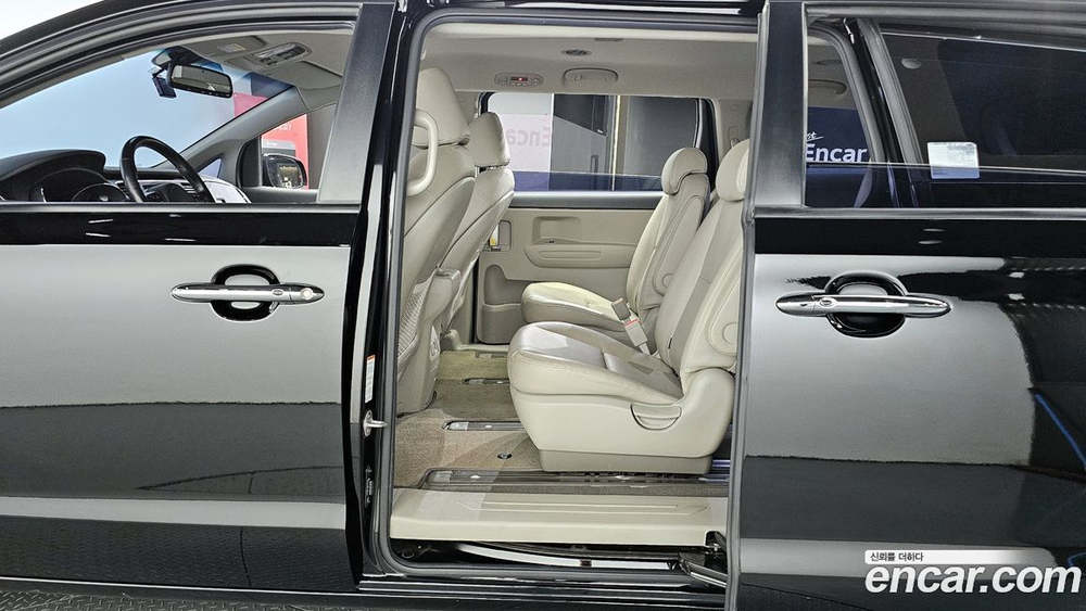 Kia The New Carnival (Sedona) 9-и местный Luxury (03.2020)