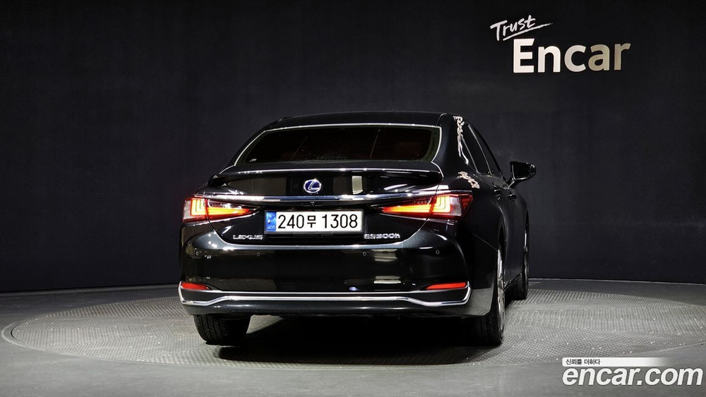 Lexus ES300h 7 Generation Luxury Plus (03.2021)