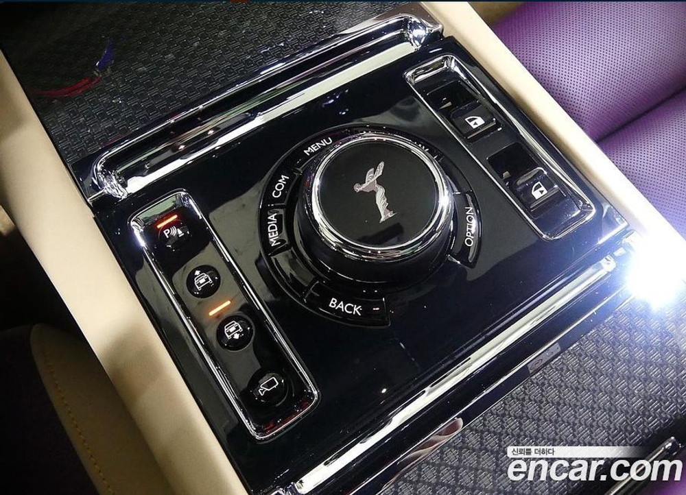 Rolls-Royce Ghost 2 Generation 6.7 V12 Черный Badge (11.2022)