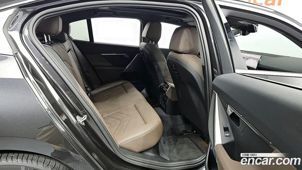 BMW 5 Series (G60) 520i (02.2024)