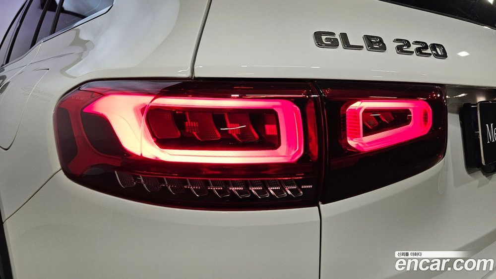 Mercedes-Benz GLB-Class X247 GLB220 (06.2021)