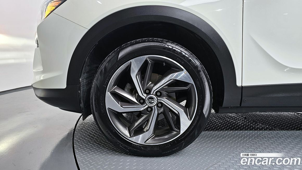 KG Mobility (Ssangyong) Beautiful Korando Бензин 1.5 2WD C5 (11.2020)