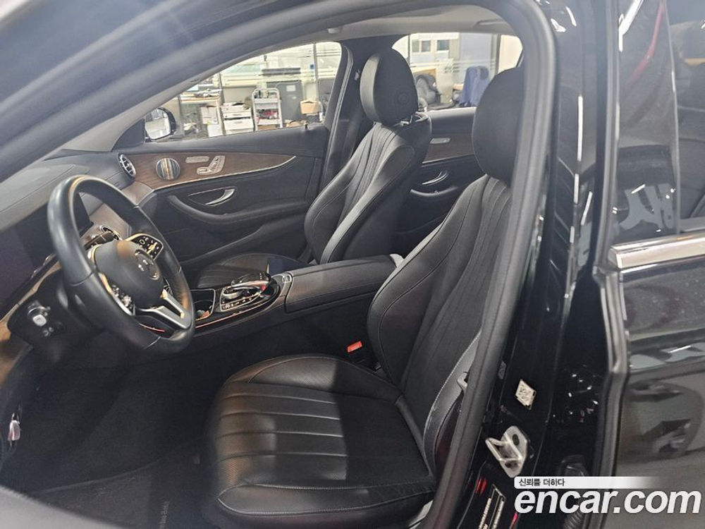 Mercedes-Benz E-Class W213 E300 4MATIC Exclusive (10.2020)