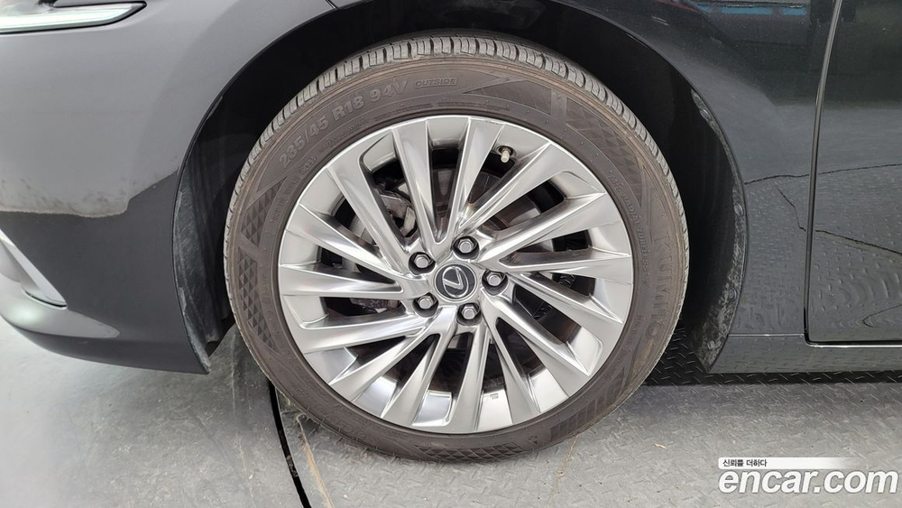 Lexus ES300h 7 Generation Executive (09.2020)
