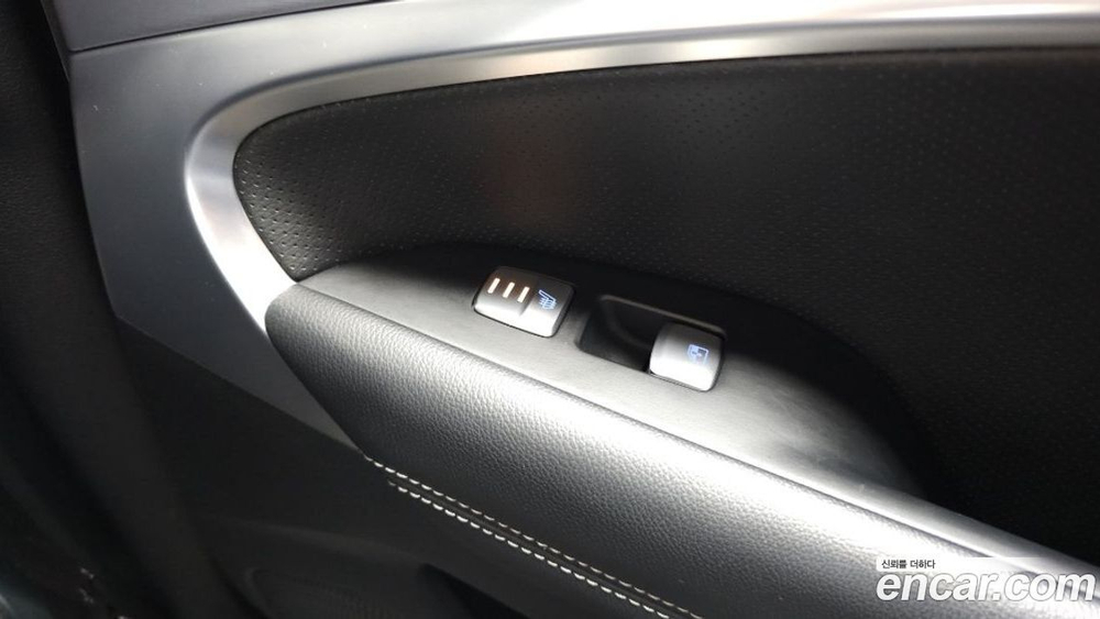 Genesis G70 2.0T AWD (05.2020)