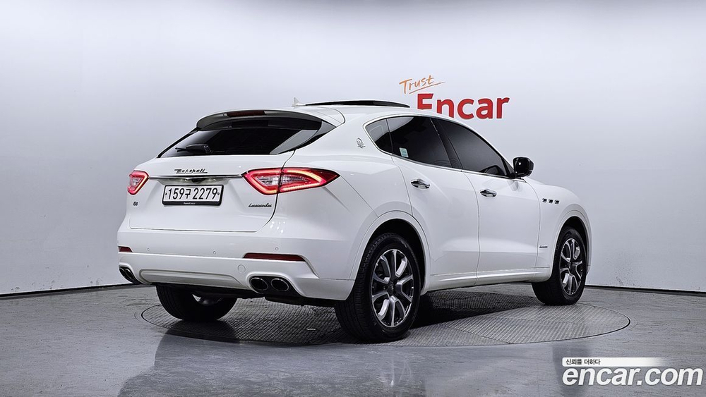 Maserati Levante 3.0 Дизель AWD GranLusso (08.2019)