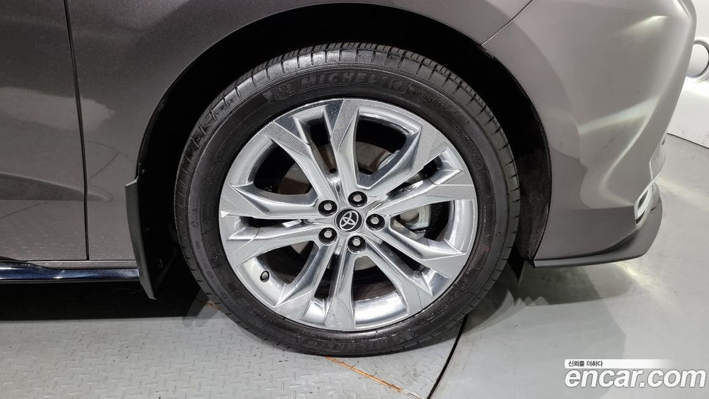 Toyota Sienna 4 Generation 2.5 Hybrid 2WD (08.2023)