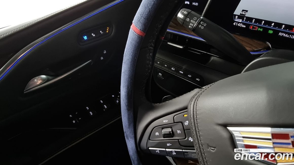 Cadillac Escalade 5 Generation 6.2 ESV (10.2023)