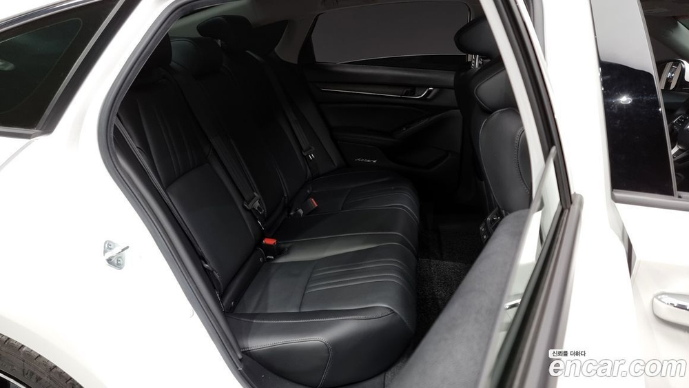 Honda Accord 10 Generation 2.0 Hybrid Touring (07.2022)