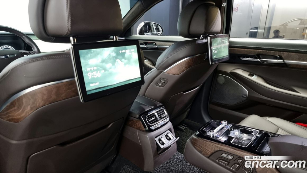 Genesis G90 5.0 AWD (08.2019)