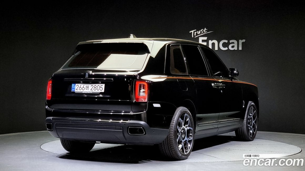 Rolls-Royce 컬리넌 6.7 V12 Черный 배지 (04.2023)