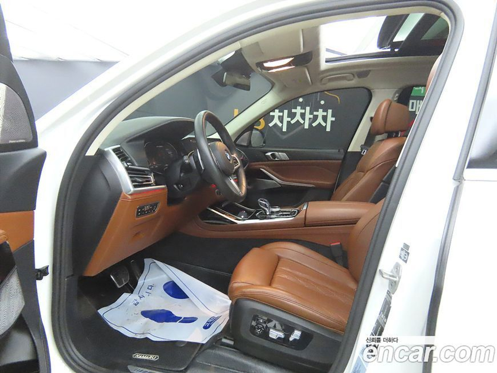 BMW X7 (G07) M50i 6-и местный (10.2020)